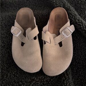 Birkenstock Bostons size 7